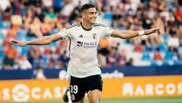 Edu Espiau of Burgos cf celebrate after scoring the 0-1 goal during Spanish Segunda Division match between Levante UD and Burgos CF at Ciutat de Valencia Stadium on August 19, 2023. (Photo by Jose Miguel Fernandez/NurPhoto via Getty Images)