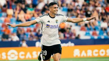 Edu Espiau of Burgos cf celebrate after scoring the 0-1 goal during Spanish Segunda Division match between Levante UD and Burgos CF at Ciutat de Valencia Stadium on August 19, 2023. (Photo by Jose Miguel Fernandez/NurPhoto via Getty Images)