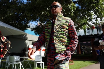 El piloto británico de Mercedes, Lewis Hamilton, llegando al circuito de Albert Park en Melbourne.