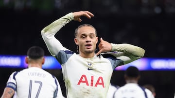 LONDON (United Kingdom), 09/12/2025.- Tottenham's Xavi Simons celebrates after scoring from a penalty shot for the 3-0 lead against Slavia during the UEFA Champions League match between Tottenham Hotspur and Slavia Praha, in London, Britain, 09 December 2025. (Liga de Campeones, Reino Unido, Londres) EFE/EPA/NEIL HALL