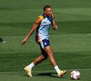 Mbappé afina la punteria previo a su debut en Champions con el Madrid