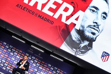 El centrocampista mexicano procedente del Porto ha sido presentado en el Wanda Metropolitano como nuevo jugador del Atlético de Madrid.