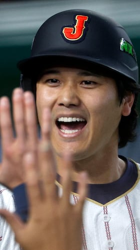 TOKYO (Japan), 07/03/2026.- Japans Shohei Ohtani celebrates with his teammates after hitting a home run during the third inning of the World Baseball Classic (WBC) Pool C game between Japan and South Korea at the Tokyo Dome in Tokyo, Japan, 07 March 2026. (Japón, Corea del Sur, Tokio) EFE/EPA/FRANCK ROBICHON