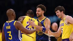 Klay Thompson saluda a LeBron James durante un Lakers-Warriors de la pasada temporada. Ahora podrían ser compañeros.