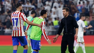 Soccer - Spanish Super Cup - Semi Final - Atletico Madrid v Real Madrid - King Abdullah Sports City, Jeddah, Saudi Arabia - January 8, 2026 Atletico Madrid coach Diego Simeone, Giacomo Raspadori and David Hancko look dejected after the match REUTERS/Vincent West