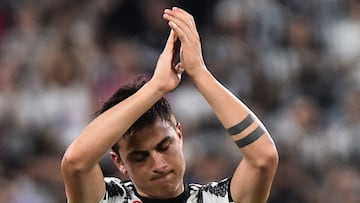 Soccer Football - Serie A - Juventus v Lazio - Allianz Stadium, Turin, Italy - May 16, 2022 Juventus&#039; Paulo Dybala applauds fans after being substituted REUTERS/Massimo Pinca