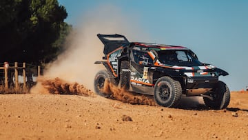 Nasser Al Attiyah con el Dacia del Dakar, durante el Rally de Portugal.