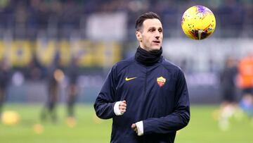 Kalinic en el calentamiento del Inter-Roma del Calcio: el Fenerbah&ccedil;e le quiere.