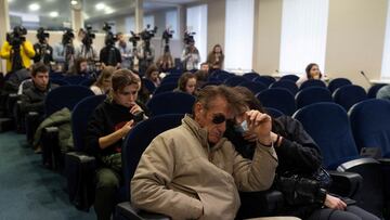 Actor and director Sean Penn attends a press briefing at the Presidential Office in Kyiv, Ukraine February 24, 2022. Ukrainian Presidential Press Service/Handout via REUTERS ATTENTION EDITORS - THIS IMAGE WAS PROVIDED BY A THIRD PARTY.