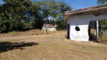 Desolación,casas,destruidas, algunas cruces y un museo, recuerdan la tragedia. La caravana de la Vuelta a Colombia solo fue saludada por quienes se hacen cargo del museo. Por unos segundos, el ciclismo les hizo algo de compañía.