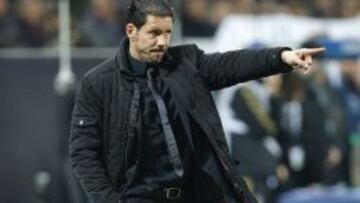 Diego Simeone, durante el partido en San Siro.