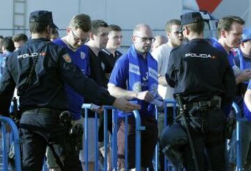 Dispositivo de seguridad en el exterior del estadio Vicente Calderón.