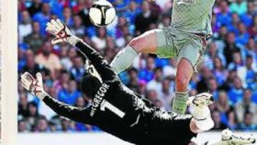 <b>EL GOL. </b>El Liverpool necesita goles ante el Standard de Lieja y Torres está listo para marcarlos.