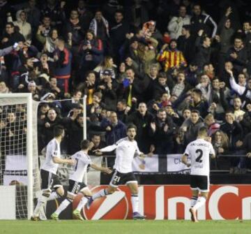 André Gomes celebra el 5-0.