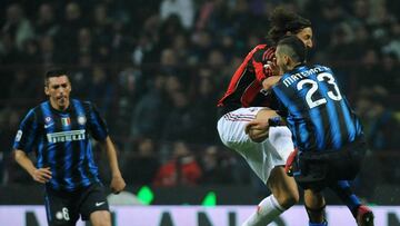 Materazzi e Ibrahimovic durante un partido.