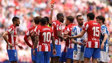 La roja a Kondogbia que supuso su expulsi&oacute;n ante el Espanyol. Simeone no podr&aacute; contar con &eacute;l ante el Granada. 