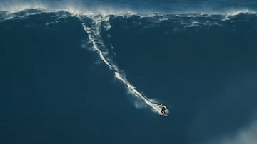 Surfista en ola gigante - 100 foot wave