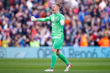 En el club desde 2014, Ter Stegen se hizo con la titularidad liguera desde 2016. En la temporada 21-22 fue una pieza clave del Barça disputando 48 partidos a un nivel impresionante. Actualmente sigue en el FC Barcelona, aunque su situación es delicada.  
