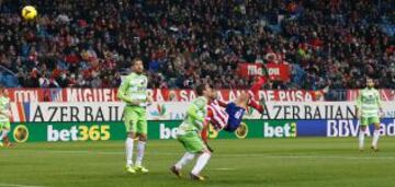 Gol 5-0 Menudo golazo se ha sacado de la chistera el delantero hispano-brasileño. Centro de Gabi desde la derecha que engancha Diego Costa con una espectacular media chilena para hacer el 5-0.