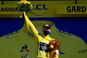 El británico continúa lider del Tour 2020.