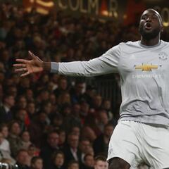 El United cumple y mantiene la distancia con el Liverpool