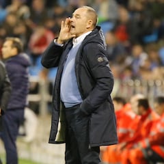 Pleno de victorias de Víctor en sus estrenos en La Romareda