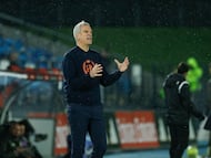 MADRID, 13/01/2026.- El entrenador del Athletic Club, Javier Lerga, durante el partido de la jornada 17 de la Liga F que disputan el Real Madrid y el Athletic Club este martes en el estadio Alfredo di Stéfano de la capital española. EFE/Juanjo Martín