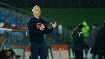 MADRID, 13/01/2026.- El entrenador del Athletic Club, Javier Lerga, durante el partido de la jornada 17 de la Liga F que disputan el Real Madrid y el Athletic Club este martes en el estadio Alfredo di Stéfano de la capital española. EFE/Juanjo Martín