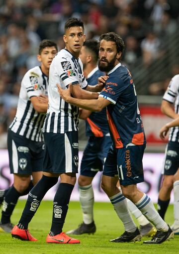El partido más flojo de la jornada, Monterrey no mandó ni a la banca a Rogelio Funes Mori, argumentaron fatiga. El que estuvo más cerca del gol fue Puebla, le anularon uno en el primer tiempo, la segunda parte fue pareja y aburrida, los camoteros firmaron el empate en el 'Gigante de Hierro'.
