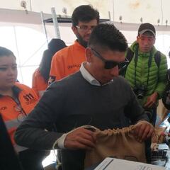 Nairo Quintana entrega el primer kit para el Gran Fondo