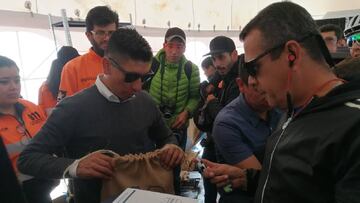 Nairo Quintana entrega los kits del Gran Fondo