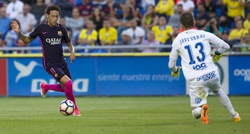 Neymar hizo hat trick y también anotó el 1-4.