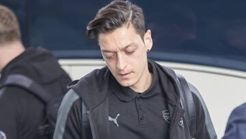 Özil en su llegada a Madrid para jugar ante el Atlético