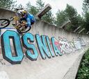 Descenso en Mountain Bike por una pista de bobsleigh