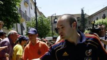 <b>DECEPCIÓN. </b>Los habitantes de Caravaca se volcaron con la visita de La Roja, pero les supo a poco.