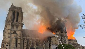 Devastador incendio de la catedral de Notre Dame, uno de los monumentos m¨¢s emblem¨¢ticos de Par¨ªs.