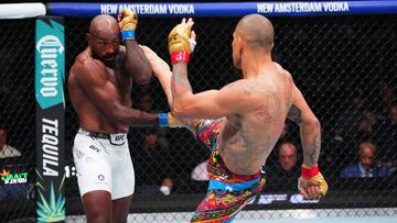 Alex Pereira y Khalil Rountree durante el UFC 307.