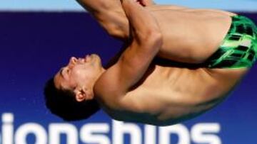 Javier Illana en pleno salto.