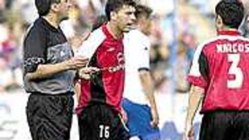 <B>NO PITÓ UN CLARO PENALTI</B> Puentes Leira un claro penalti por empujón de Pablo a Fernando Sales en el minuto 93.