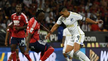 Millonarios' forward Radamel Falcao (R) and Independiente Medellin's midfielder Jaime Alvarado fight for the ball during the Liga Betplay Dimayor II football league match between Independiente Medellin and Millonarios at Atanasio Girardot Stadium in Medellin, Colombia on July 18, 2024. (Photo by Jaime SALDARRIAGA / AFP)