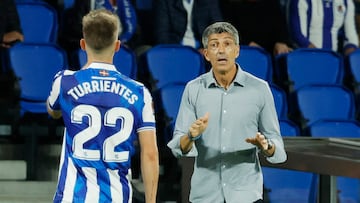 Soccer Football - Europa League - Group E - Real Sociedad v FC Sheriff Tiraspol - Reale Arena, San Sebastian, Spain - October 13, 2022 Real Sociedad coach Imanol Alguacil speaks to Benat Turrientes REUTERS/Vincent West