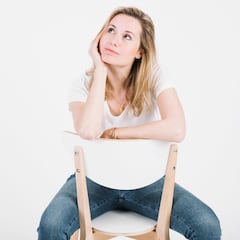 Si saludas sin levantarte de la silla, la psicología dice que probablemente tienes estos rasgos comunes