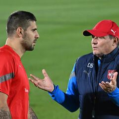 Serbia recibe a España entre el ruido y las ausencias