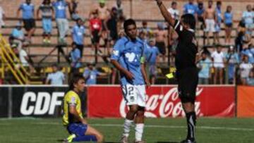 Leal recibió tarjeta roja en el segundo tiempo ante la U penquista.