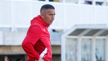 Futbol, San Luis vs Santiago Wanderers.
Fecha 25, campeonato ascenso 2024.
El entrenador de Santiago Wanderers, Jaime Garcia, durante el partido de primera division b contra San Luis disputado en el estadio Lucio Farina de Quillota, Chile.
7/9/2024
Sebastian Cisternas/Photosport
Football, San Luis vs Santiago Wanderers.
25th date, 2024 promotion championship.
Santiago Wanderers coach, Jaime Garcia, during the promotion to the first division match against San Luis at the Lucio Farina stadium in Quillota, Chile.
7/9/2024
Sebastian Cisternas/Photosport