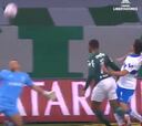 Las 2 impresionantes atajadas de Pérez ante Palmeiras: ¡con la cara y con el pecho!
