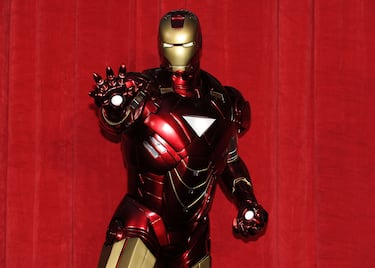 Tony Stark o más conocido como Iron Man es un superhéroe que aparece en los cómics estadounidenses publicados por Marvel Comics. "Tony" es un multimillonario magnate empresarial y filántropo estadounidense, playboy e ingenioso científico cuya fortuna proviene del negocio de la defensa nacional. La venta de armas e inventos durante años hicieron que Tony multiplicase la fortuna familiar de forma exponencial.