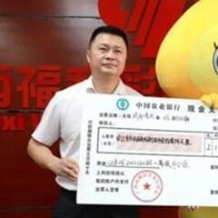 Gana la lotería y se lo oculta a su familia para que no dejen de trabajar