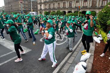 La clase se ha desarrollado en el Z¨®calo, la plaza central de la ciudad de M¨¦xico para intentar superar el r¨¦cord que ostenta actualmente Mosc¨², que en 2017 reuni¨® a unos 3.000 participantes.