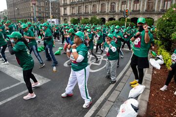 La clase se ha desarrollado en el Zócalo, la plaza central de la ciudad de México para intentar superar el récord que ostenta actualmente Moscú, que en 2017 reunió a unos 3.000 participantes.